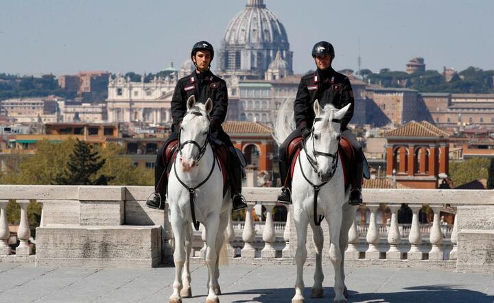Policja w Rzymie / autor: PAP/EPA/GIUSEPPE LAMI