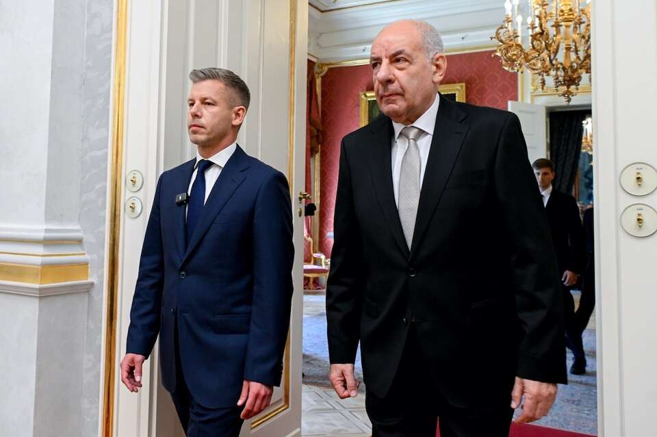 Żenujące zachowanie rządu Magyara podczas zaprzysiężenia!
