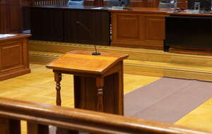 Sala sądowa / autor: Fratria