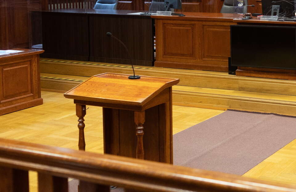 Sala sądowa / autor: Fratria