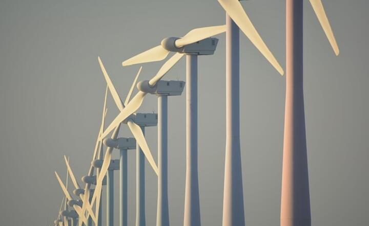 Gros inwestycji w OZE przypadnie na fotowoltaikę i energetykę wiatrową / autor: Pixabay