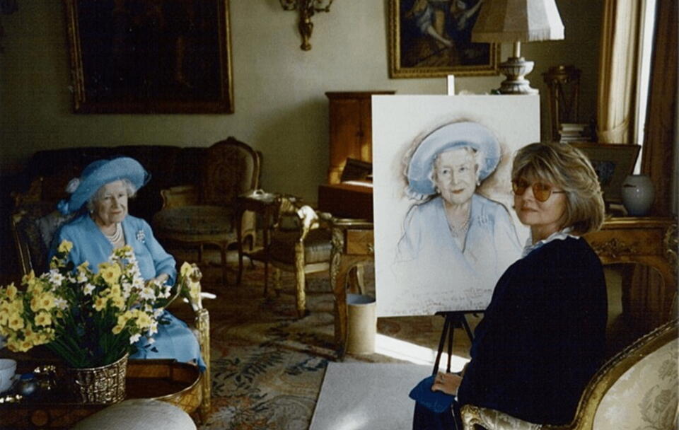 Barbara Kaczmarowska-Hamilton w trakcie pracy nad portretem Królowej-Matki Elżbiety Bowes-Lyon / autor: basiahamilton.com