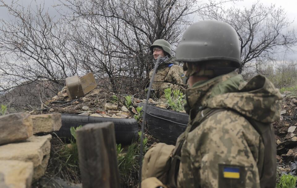 Ukraińscy żołnierze na posterunku / autor: PAP/EPA/STR
