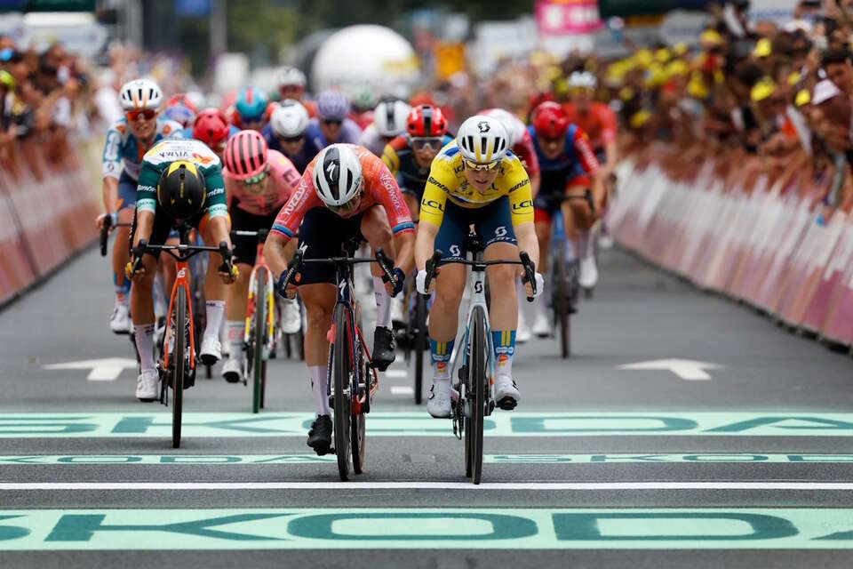 Tour de France / autor: PAP/EPA/BAS CZERWINSKI