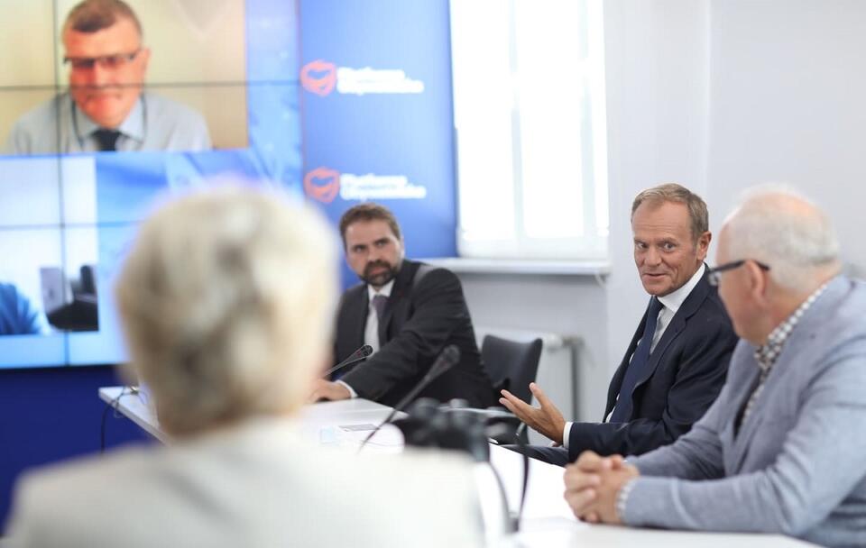 Spotkanie Donalda Tuska z ekspertami, w tym członkami Rady Medycznej przy premierze / autor: Twitter/Platforma Obywatelska