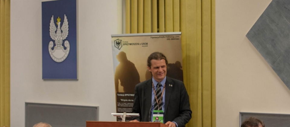  Grzegorz Wydrowski podczas II Międzynarodowym Sympozjum TBI oraz PTSD  / autor: Fb Fundacja SPRZYMIERZENI z GROM