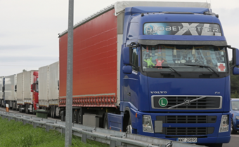 600 ciężarówek czeka na przejściu granicznym w Koroszczynie