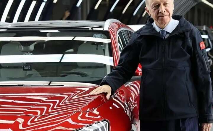 Prezydent Turcji prezentuje prototyp rodzimego auta elektrycznego / autor: Murat Cetinmuhurdar/Turkish Presidency/HandoutAA/picture allianc