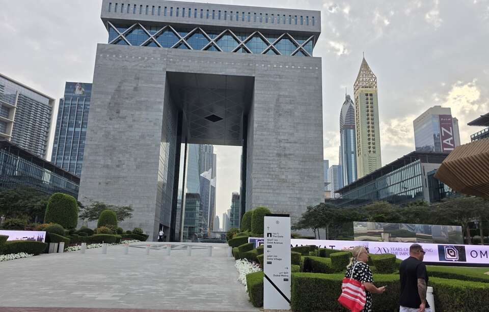 Ministrowie obrony Włoch i Estonii są na wakacjach w Dubaju / autor: . EPA/STRINGER Dostawca: PAP/EPA.