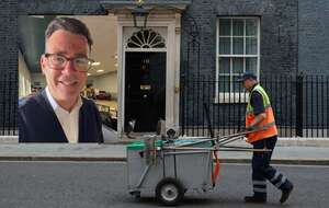 W tle Downing Street 10 - siedziba brytyjskiego premiera / autor: PAP/EPA, X/Andy Burnham