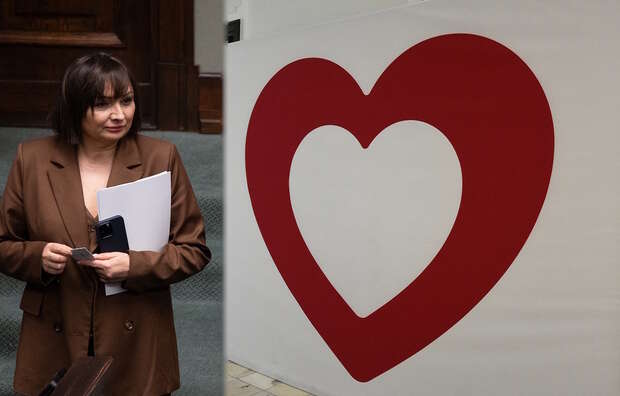 Na zdjęciu Monika Wielichowska i baner z logo KO w Sejmie / autor: Fratria
