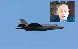 Na zdjęciu amerykański myśliwiec piątej generacji F-35 oraz gen. Dariusz Wroński / autor: Telewizja wPolsce24/pixabay.com