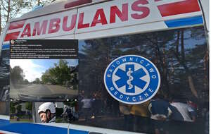 Ambulans oraz wpis Dagmary Wnuk (screen z Facebooka) / autor: Fratria/Fb-Dagmara Wnuk (screen)