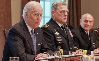 Biden: Przekażemy Ukrainie pomoc wojskową wartą 800 mln dol.