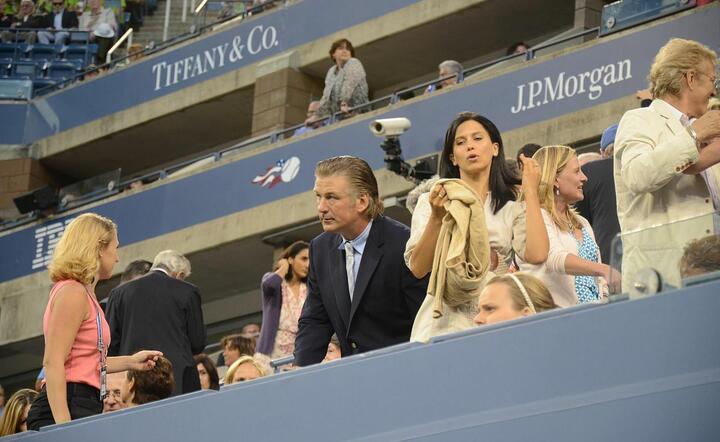 Alec Baldwin na US Open / autor: autor: By Edwin Martinez from The Bronx - US Open 2011 Opening Day 095, CC BY 2.0, https://commons.wikimedia.org/w/index.php?curid=16471434