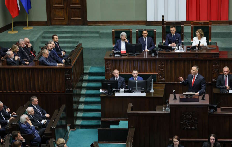 Prezydent RP Karol Nawrocki przemawia przed Zgromadzeniem Narodowym / autor: PAP/Paweł Supernak