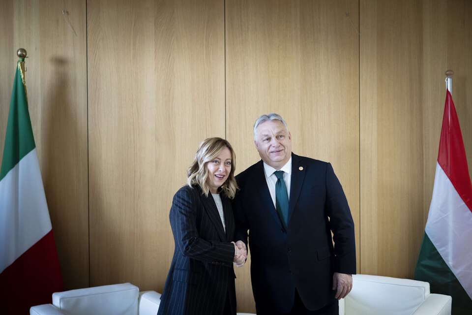 Giorgia Meloni i Viktor Orban / autor:  PAP/EPA