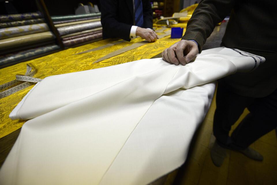 Nowe szaty dla nowego papieża uszyje firma Ditta Annibale Gammarelli, PAP/EPA