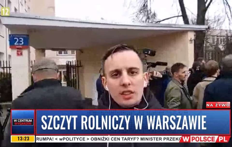 Maciej Zemła relacjonuje szczyt rolniczy / autor: Youtube/Telewizja wPolsce