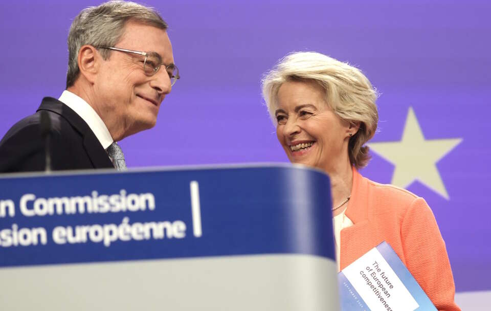 Mario Draghi i Ursula von der Leyen / autor: PAP/EPA/OLIVIER HOSLET