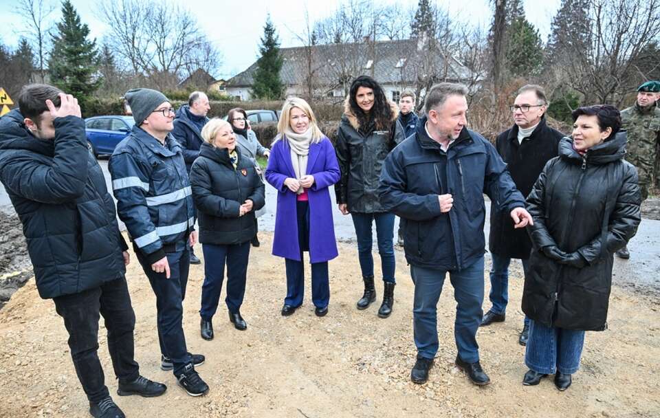 Minister Kierwiński w  Wilkanowie / autor: PAP/Maciej Kulczyński