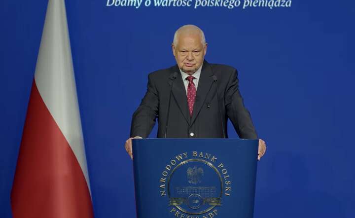 Prezes NBP prof. Adam Glapiński na konferencji prasowej, 9 kwietnia 2026 / autor: YT @nbppl - screen