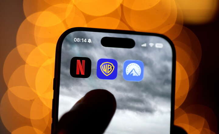Lototypy aplikacji biznesowych uczestników wojny na rynku mediów: Netflixa, Warner Bros. i Paramount / autor: PAP/EPA/HANNIBAL HANSCHKE 