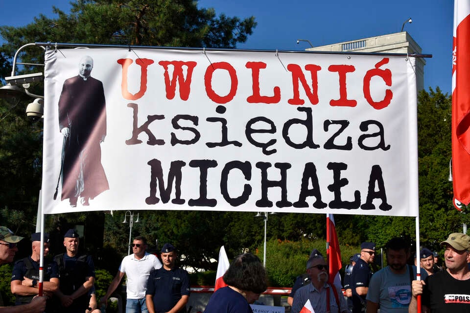 uwolnić księdza Michała  / autor: Fratria