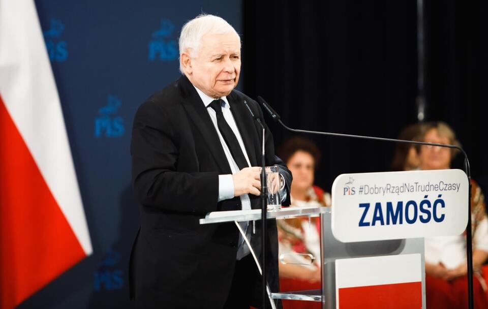 Prezes PiS Jarosław Kaczyński podczas spotkania z mieszkańcami Zamościa / autor: PAP/Bartłomiej Wójtowicz