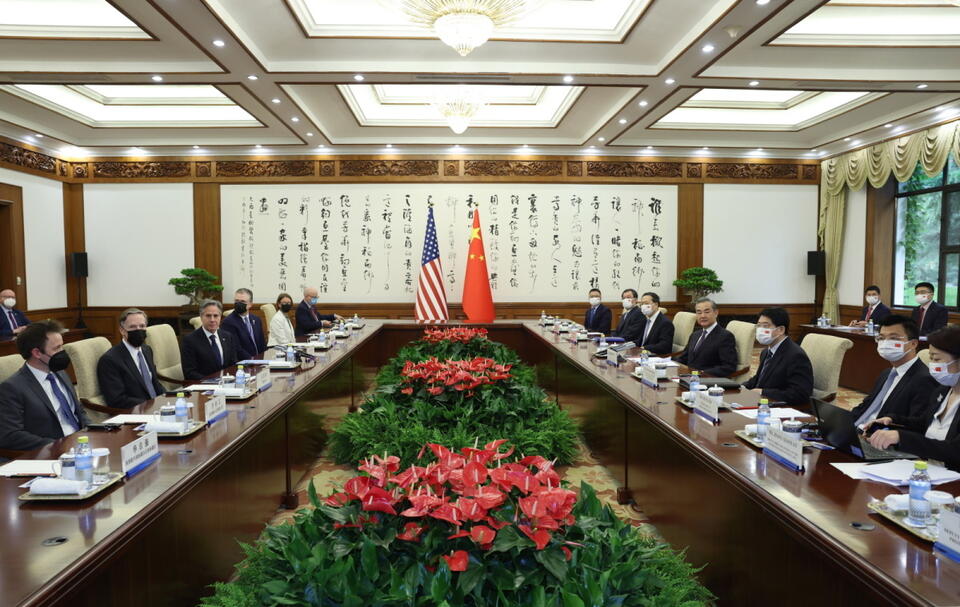 Członkowie Biura Politycznego Komitetu Centralnego Komunistycznej Partii Chin spotykali się w Pekinie z wizytującym sekretarzem stanu USA Antonym Blinkenem / autor: PAP/EPA/XINHUA / WANG YE