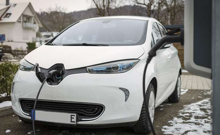 Zakup elektrycznego auta od europejskiego producenta (nz. Renault) ma być promowany w całej UE / autor: Pixabay