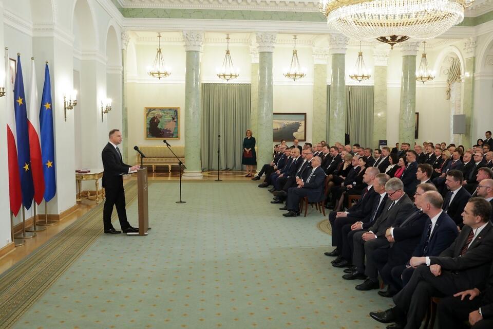 Prezydent Andrzej Duda podczas spotkania z ambasadorami RP / autor: PAP/Albert Zawada