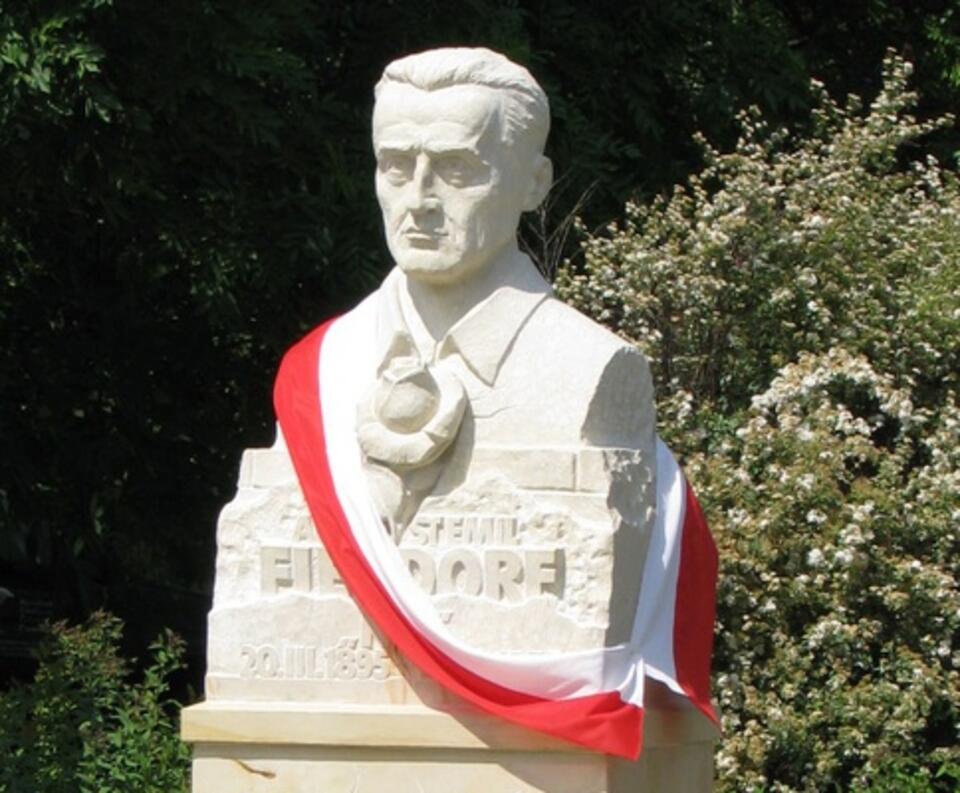 Pomnik Emila Fieldorfa w Opolu. Fot. Wikipedia