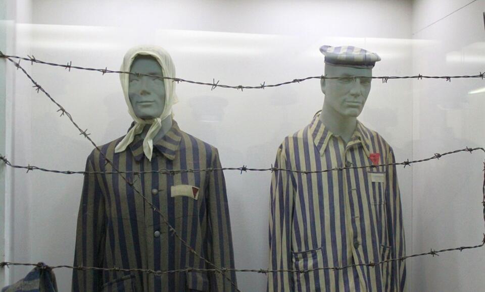 Więźniowie niemieckiego obozu koncentracyjnego - rekonstrukcja / autor: Fratria