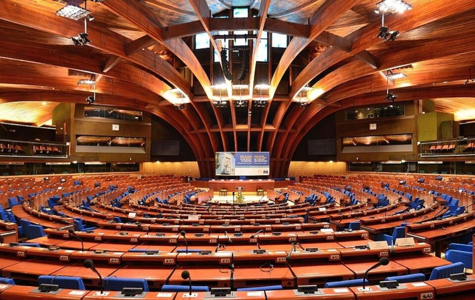 Sala obrad plenarnych Rady Europy w Strasburgu / autor: wikimedia commons/Adrian Grycuk/CC BY-SA 3.0 PL