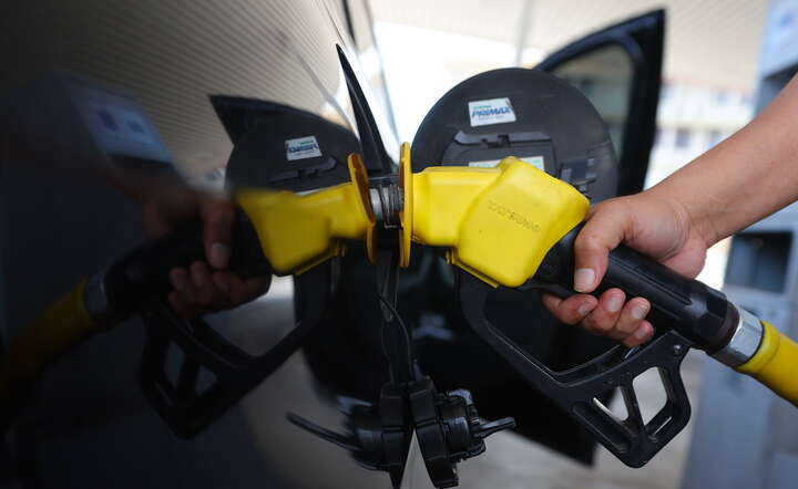 ETS nie jest abstrakcyjną dyrektywą – to cichy zabójca, który co roku wyciąga z polskiej gospodarki 35 mld zł / autor: PAP/EPA/FAZRY ISMAIL