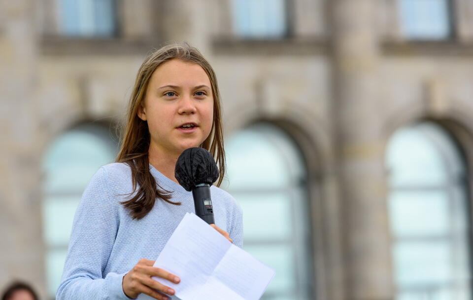 Greta Thunberg / autor: wikimedia.commons:Greta Thunberg spricht beim Klimastreik vor dem Reichstag/Stefan Müller (climate stuff)/24 September 2021/https://creativecommons.org/licenses/by/2.0/