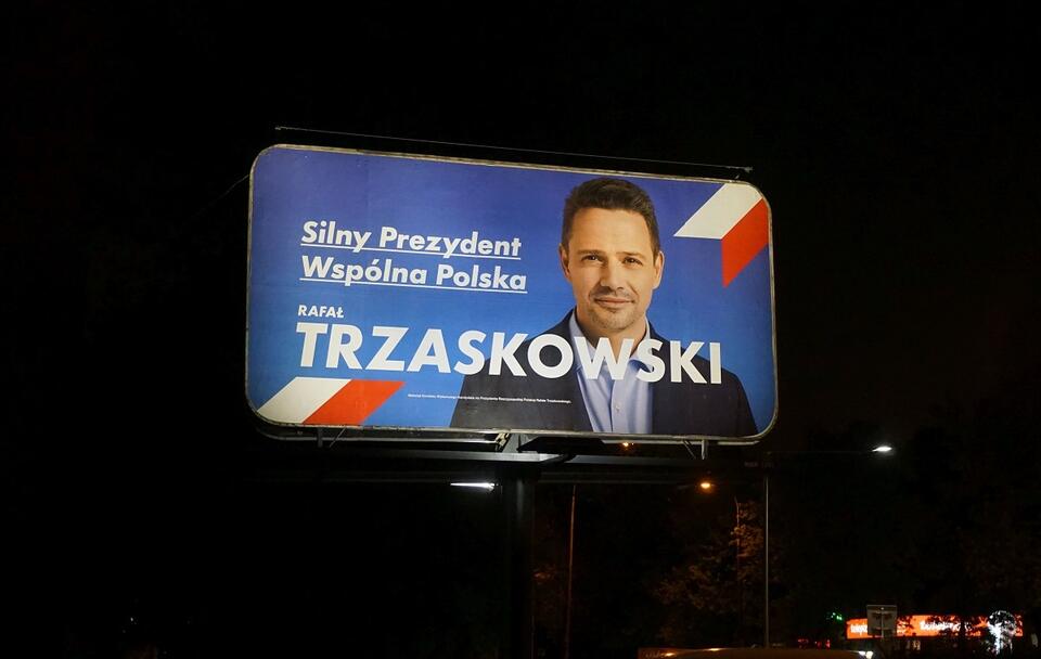 Plakat wyborczy Rafała Trzaskowskiego z  kampanii prezydenckiej 2020 roku / autor: Fratria