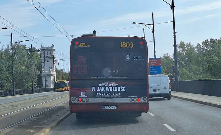 Przykład nieuprawnionego użycia na autobusie stołecznego MZA hasła "W jak Wolność" zastrzeżonego przez Spółkę Fratria / autor: Fratria