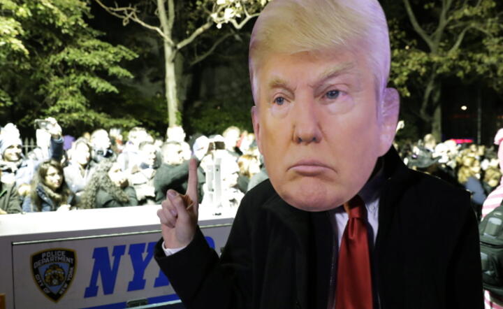 Karykatura Donalda Trumpa na nowojorskiej paradzie Haloween, fot. PAP/EPA/JASON SZENES 