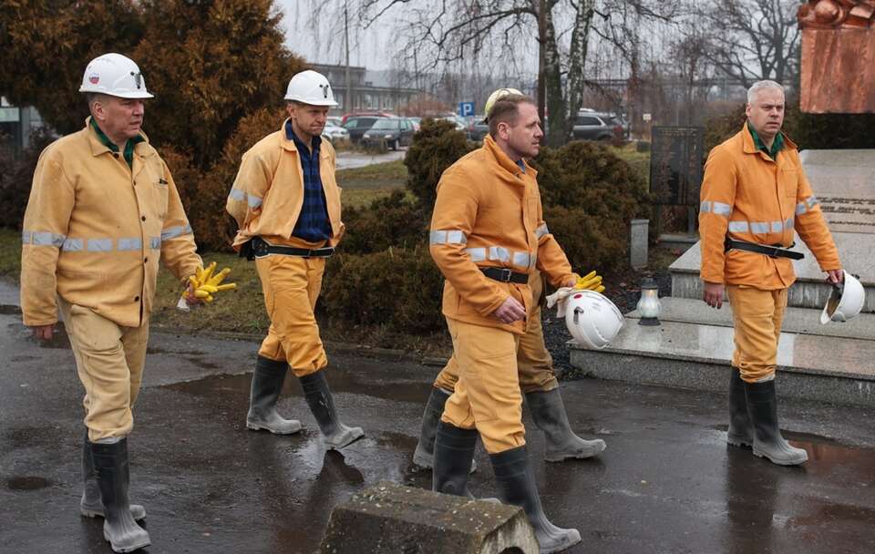 Prezydenccy ministrowie spotkali się z protestującymi górnikami w Czechowicach-Dziedzicach / autor: PAP/Jarek Praszkiewicz