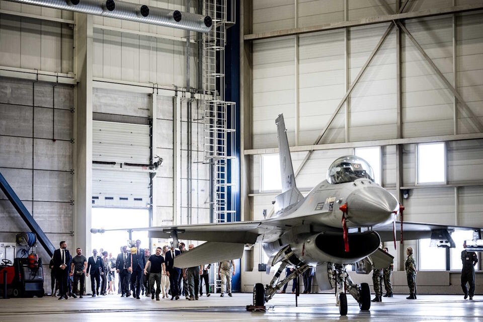 F-16 trafią na Ukrainę  / autor: PAP/EPA