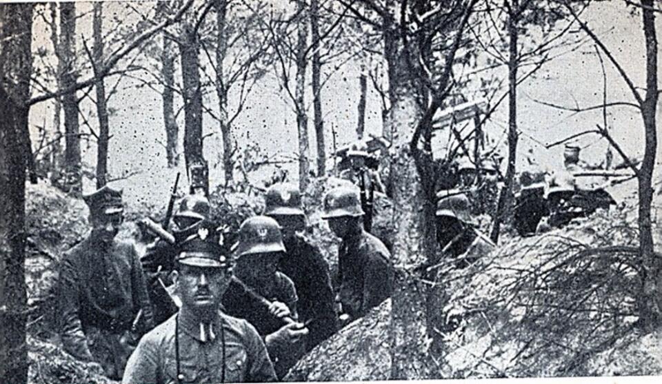 Powstańcy wielkopolscy w okopach, styczeń 1919 / autor: Unknown/commons.wikimedia.org