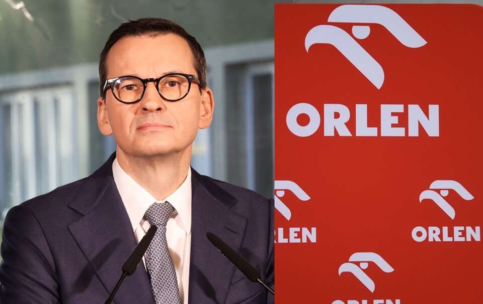 Były premier Mateusz Morawiecki/Logo Orlenu / autor: PAP/Szymon Pulcyn/Fratria