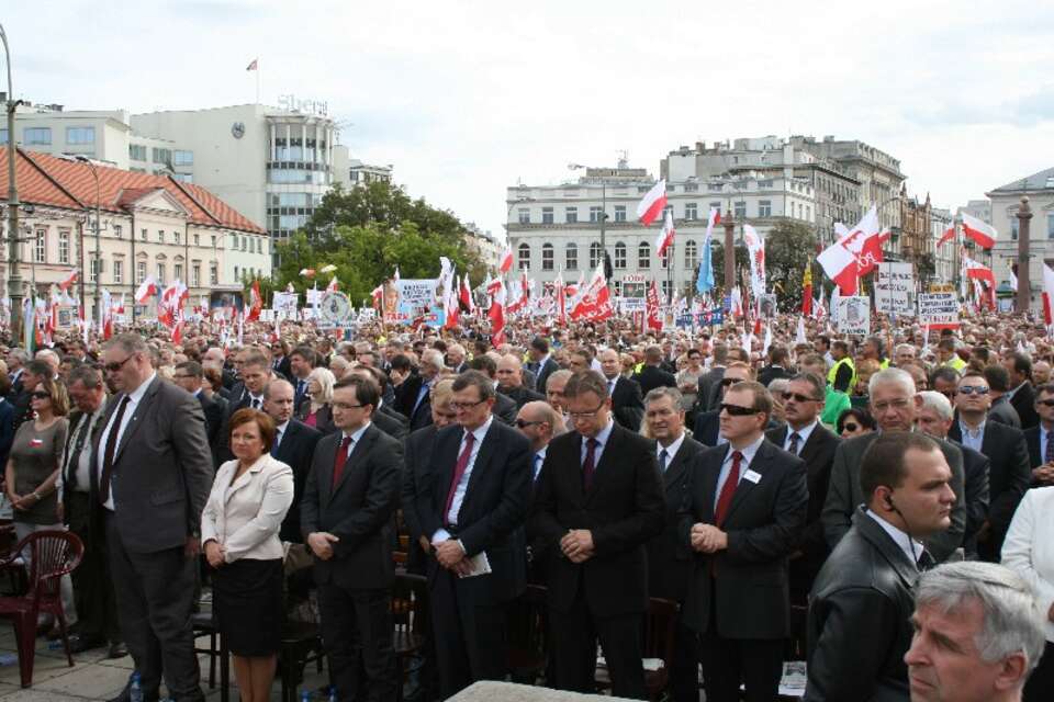 Liderzy Solidarnej Polski podczas mszy na Pl. Trzech Krzyży w Warszawie, Fot. wPolityce.pl