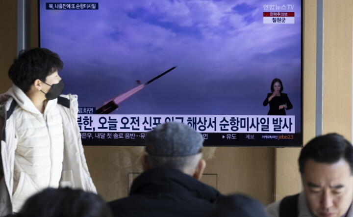 W Seulu retransmitowano pokazywaną przez północnokoreańską tv próbę z pociskami balistycznymi, 28 stycznia / autor: PAP/EPA/JEON HEON-KYUN