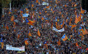Demonstracje w Hiszpanii. W Madrycie za jednością, w Barcelonie za secesją