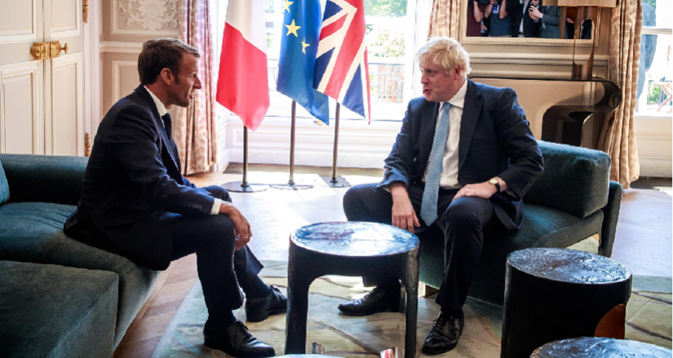 Emmanuel Macron i Boris Johnson / autor: EPA/CHRISTOPHE PETIT TESSON