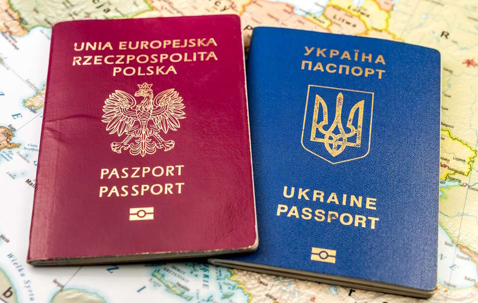 Paszporty polski i ukraiński / autor: Fratria