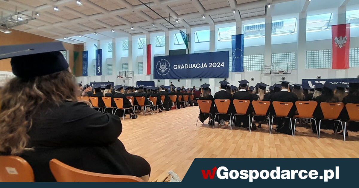Absolwenci Wydziału Zarządzania UW idą w świat